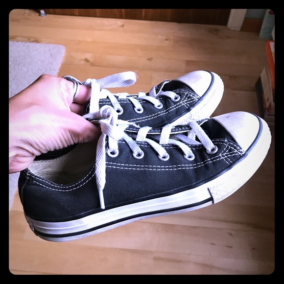 Black kid’s Converse ox sneakers, size 2 - Picture 1 of 4